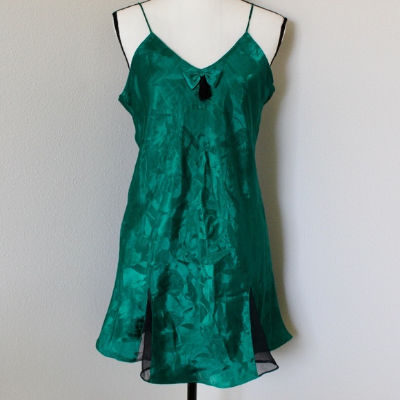 Victoria's Secret Other - Vintage Victoria's Secret Emerald Green & Black Fluted Hem Chemise